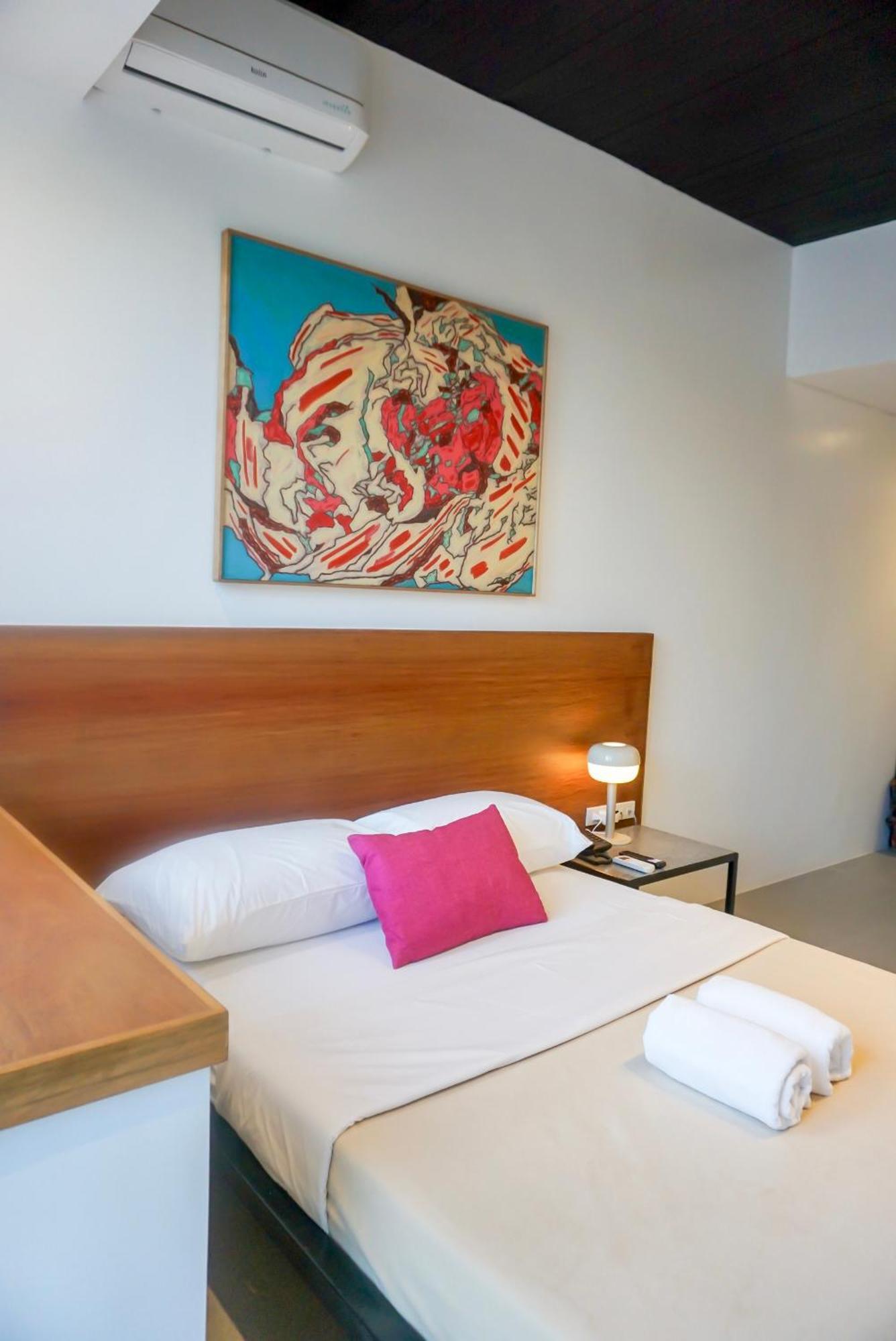 Cayco House By Hotel Durban Макати Экстерьер фото
