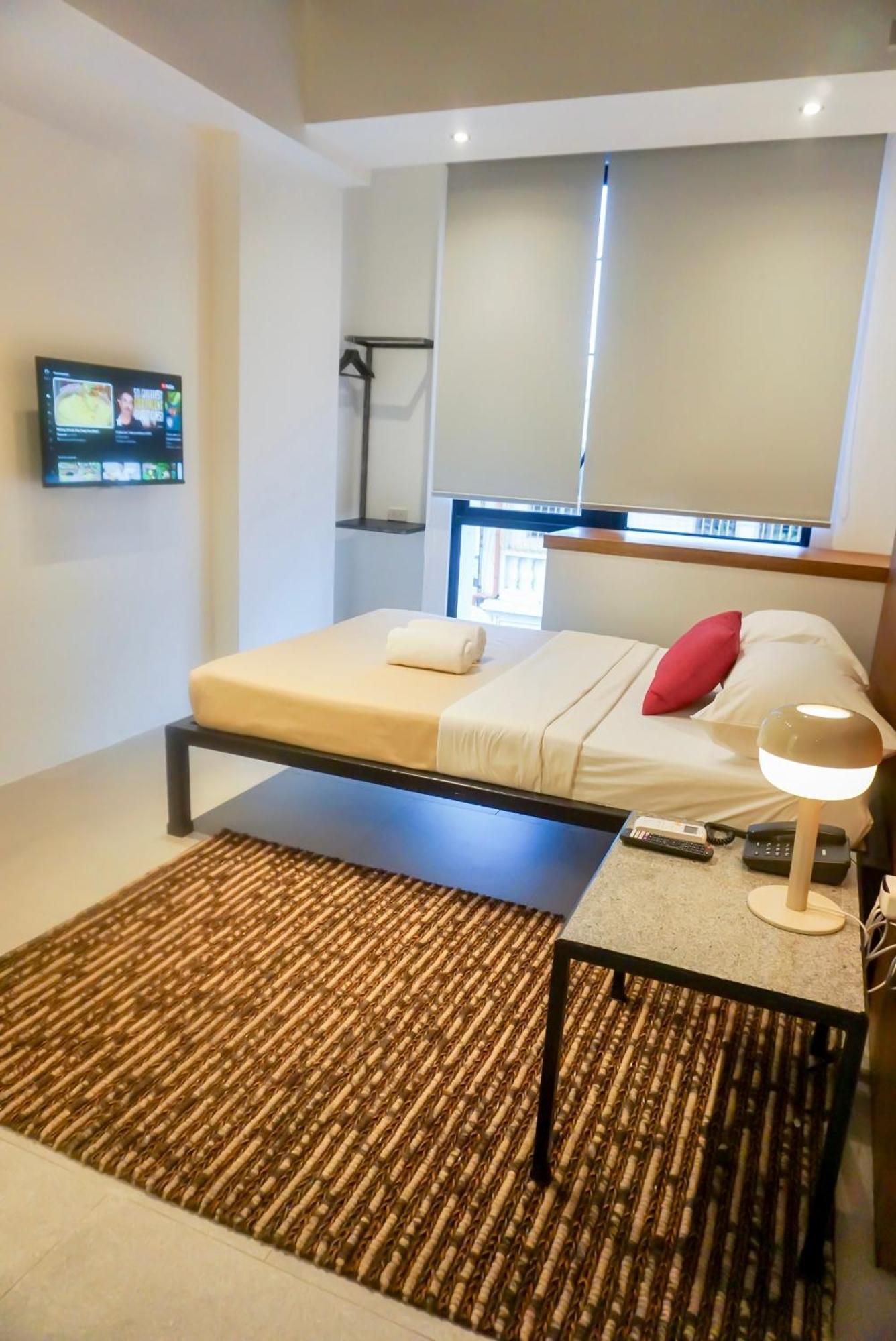 Cayco House By Hotel Durban Макати Экстерьер фото