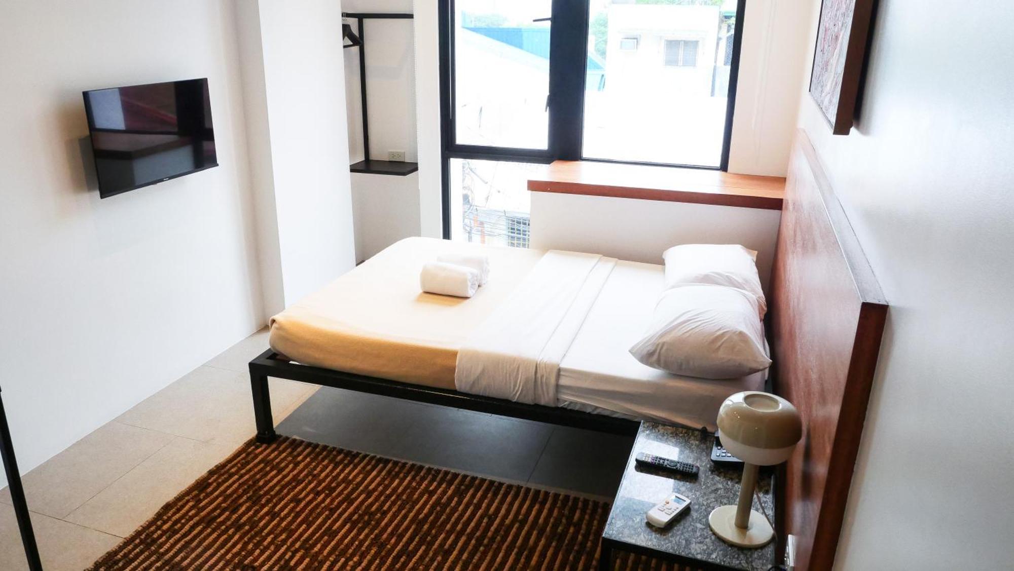Cayco House By Hotel Durban Макати Экстерьер фото